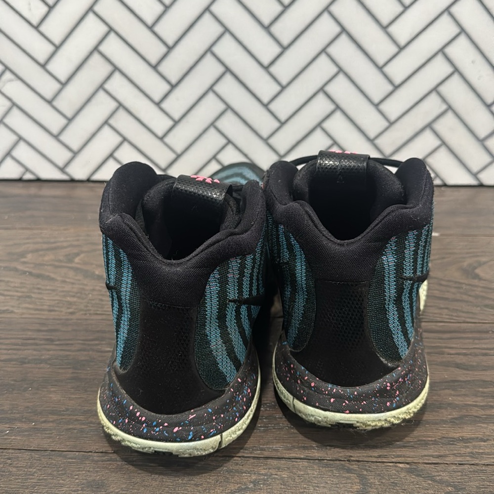 Kyrie 4 - Picture 2 of 5